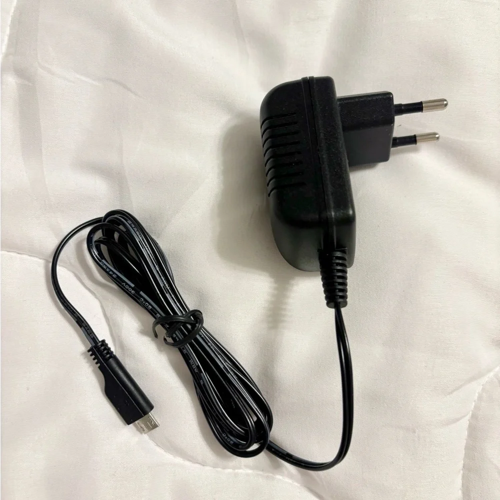 Universal Micro-USB Wall Charger – EU Plug, 5V Power Adapter with Cable